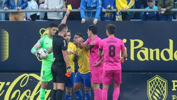 16/02/20 PARTIDO LIGA SMARTBANK JORNADA 28 CADIZ - MALAGA PENALTI NO SEÃALADO A NANO