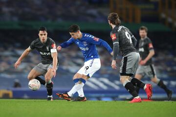 James Rodríguez abrió el marcador en el empate 1-1 entre Everton y Leicester con un remate de media distancia con su pierna derecha.