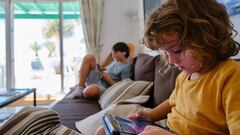 La convivencia con niños y adolescentes. Qué hacer para que no invadan la casa o se aíslen en su cuarto