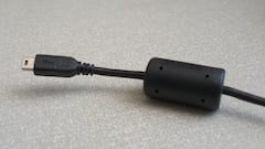 Nada de hacer bonito: esta es la función crucial de los curiosos cilindros que tienen algunos de tus cables