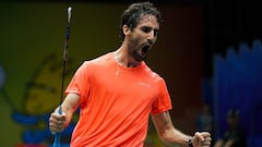 Pablo Abi&aacute;n celebra un punto durante si partido ante Kidambi Srikanth en los Mundiales de B&aacute;dminton 2018.