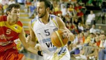 <b>LEJOS DE LA MEDALLA.</b> El capitán de la selección argentina Manu Ginóbili cree que en este momento están lejos de la lucha por las medallas, aunque confía en recuperar su nivel habitual.