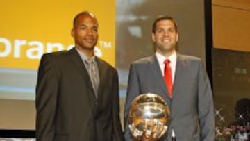 Eulis B&aacute;ez junto a Felipe Reyes en la entrega de premio de la Liga Endesa.