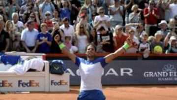 Rafa Nadal festeja su victoria en Hamburgo.