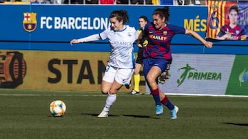 Teresa Abelleira, jugadora del Depor, y Mariona Caldentey, del Barça.