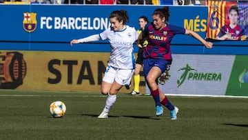 Teresa Abelleira, jugadora del Depor, y Mariona Caldentey, del Bar&ccedil;a. 