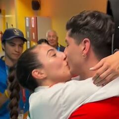 Valentina Toro celebró el oro de Santiago 2023 con un beso: ¡qué ternura!