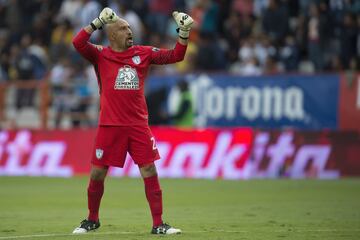 El ‘Conejo’ ya es un ícono del Fútbol Mexicano. A sus 44 años aún juega con Pachuca. Pese a su edad recientemente consiguió el título del Clausura 2016 y la Concacaf Liga de Campeones 2016-17. El Conejo es el jugador de mayor edad en participar en un Mundial de Clubes.