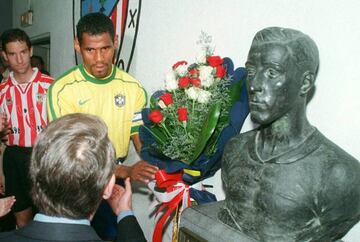 Brasil hizo ofrendas al busto de Pichichi.