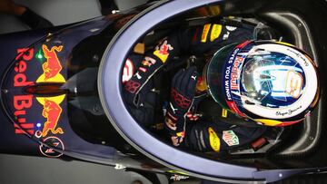 SOCHI, RUSSIA - APRIL 28: Daniel Ricciardo of Australia and Red Bull Racing sits in his Red Bull Racing Red Bull-TAG Heuer RB12 TAG Heuer fitted with the aeroscreen in the garage during previews ahead of the Formula One Grand Prix of Russia at Sochi Autodrom on April 28, 2016 in Sochi, Russia. (Photo by Clive Mason/Getty Images)
PUBLICADA 29/04/16 NA MA30 1COL
