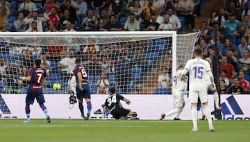 2-0. Karim Benzema marca el segundo gol.