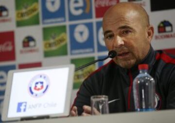 Jorge Sampaoli (Selección Chilena), estuvo en las divisiones menores de Newell's, pero nunca debutó profesionalmente. Temprano optó por la dirección técnica.