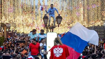 Las calles de Mosc&uacute; son una fiesta cada vez que juega Rusia.