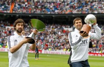 Los chicos del baloncesto han ofrecido a la afición los títulos de Liga y de Supercopa de España. Sergio Llull y Felipe Reyes.