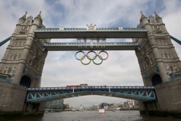 Desde épocas remotas, el deporte sirvió como tregua para suspender las guerras. En la antigua Grecia, cada cuatro años se apelaba a la paz olímpica y se suspendían los conflictos para que sus deportistas pudieran viajar de sus ciudades a Olimpia y competir en paz. Hoy en día, los Juegos Olímpicos de la era moderna también llevan ese mensaje de paz y armonía a todo el mundo.
