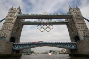 Desde épocas remotas, el deporte sirvió como tregua para suspender las guerras. En la antigua Grecia, cada cuatro años se apelaba a la paz olímpica y se suspendían los conflictos para que sus deportistas pudieran viajar de sus ciudades a Olimpia y competir en paz. Hoy en día, los Juegos Olímpicos de la era moderna también llevan ese mensaje de paz y armonía a todo el mundo. 