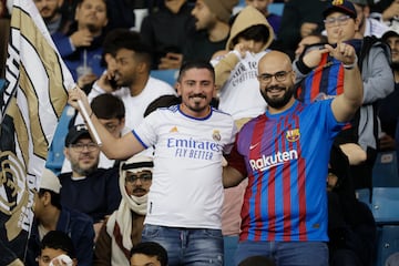 Aficionados del Real Madrid y el Barcelona en la final de la Supercopa de España disputada en enero en Riad (Arabia Saudí).

RIAD (ARABIA SAUDÍ), 15/01/2023.- Aficionados del Real Madrid y del F.C. Barcelona momentos antes de que dé comienzo el partido de la final de la Supercopa de España 2023, que se juega este domingo en el Estadio Internacional Rey Fahd de Riad, Arabia Saudí. EFE/ Juan Carlos Cárdenas
