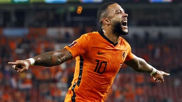 Memphis Depay celebra su segundo gol ante Montenegro.