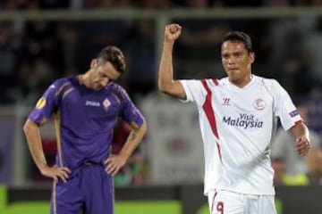 FLORENCE, ITALY - MAY 14: Carlos Bacca of FC Sevilla celebrates after scoring a goal during the UEFA Europa League Semi Final match between ACF Fiorentina and FC Sevilla on May 14, 2015 in Florence, Italy.  (Photo by Gabriele Maltinti/Getty Images)