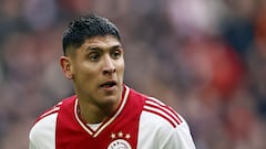 De Telegraaf reports that Mexico international Álvarez could move on at the end of the season, with Ajax ready to raid AZ Alkmaar for his replacement.