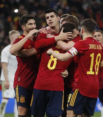 Los jugadores de España celebrando el gol 1-0 de Morata 
