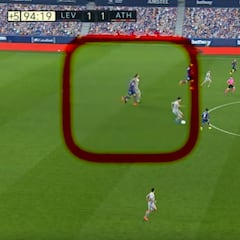 La acción en la que Sergio León e Íñigo Martínez se calentaron y que acabó en roja para el central