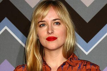 Dakota Johnson será Anastasia Steele y Charlie Hunnam será Christian Grey en 'Cincuenta sombras de Grey'