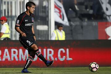 El central trasandino aterrizó en tierras nacionales el 2010 cuando se desempeñaba en Ñublense. Luego tuvo un paso por O'Higgins y en el presente, juega por Colo Colo.