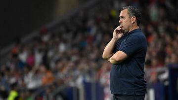 Cadiz's Spanish coach Sergio Gonzalez stands on the touchline during the Spanish Liga football match between Club Atletico de Madrid and Cadiz CF at the Metropolitano stadium in Madrid on October 1, 2023. (Photo by JAVIER SORIANO / AFP)