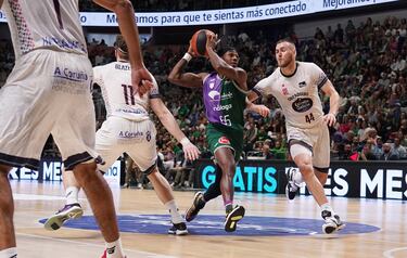 El Unicaja sigue con su gran racha ante el correoso Obradoiro