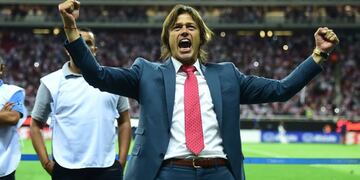 Con las Chivas, Almeyda era entrenador y director deportivo, luego sucedió los de Paco Gabriel de Anda y el argentino renunció.