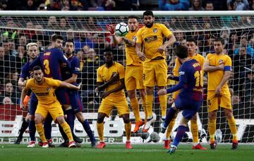 El Atlético visitó el Camp Nou a 4 puntos del Barcelona, líder en ese momento. Leo Messi sentenció al conjunto rojiblanco con un magistral golpeo en una falta directa al que Oblak no pudo llegar y encarriló el 25º título liguero para los blaugrana.