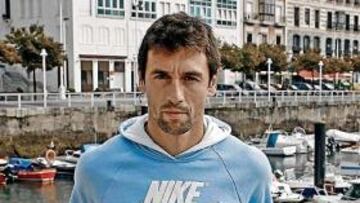 <b>ESPECIAL. </b>Neru, que posó para AS en el Puerto Deportivo de Gijón. ha vivido sus primeros minutos en Primera con el Sporting.