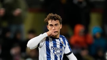 REUS, 03/12/2025.- El centrocampista de la Real Sociedad Mikel Goti celebra tras marcar el 0-1 durante el partido de la segunda ronda de la Copa del Rey que Reus FC Reddis y Real Sociedad disputan este miércoles en Reus. EFE/Alejandro García