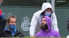 Benoit Paire, sin mascarilla en la grada durante el partido del Barcelona Open Banc Sabadell entre Corentin Moutet y Dan Evans.