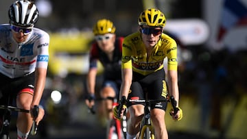 ALPE D'HUEZ, FRANCE - JULY 14: Jonas Vingegaard Rasmussen of Denmark and Team Jumbo - Visma Yellow Leader Jersey crosses the finishing line during the 109th Tour de France 2022, Stage 12 a 165,1km stage from Briançon to L'Alpe d'Huez 1471m / #TDF2022 / #WorldTour / on July 14, 2022 in Alpe d'Huez, France. (Photo by Alex Broadway/Getty Images)