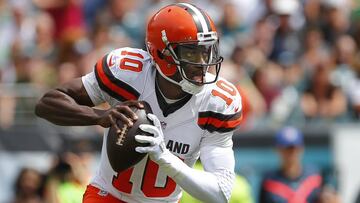 PHILADELPHIA, PA - SEPTEMBER 11: Quarterback Robert Griffin III #10 of the Cleveland Browns looks to pass against the Philadelphia Eagles during the first quarter at Lincoln Financial Field on September 11, 2016 in Philadelphia, Pennsylvania.   Rich Schultz/Getty Images/AFP
 == FOR NEWSPAPERS, INTERNET, TELCOS &amp; TELEVISION USE ONLY ==