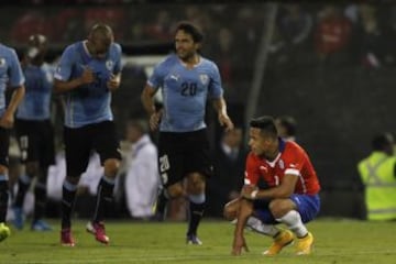 Alexis S&aacute;nchez se lamenta despu&eacute;s del gol de Alvaro Gonz&aacute;lez.