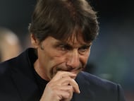 Napoli's Italian Head coach Antonio Conte looks on during the Italian Serie A football match between SSC Napoli and US Cremonese at the Diego Armando Maradona Stadium on April 24, 2026. (Photo by CARLO HERMANN / AFP)