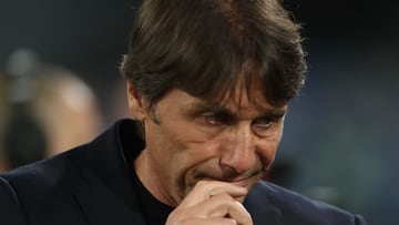 Napoli's Italian Head coach Antonio Conte looks on during the Italian Serie A football match between SSC Napoli and US Cremonese at the Diego Armando Maradona Stadium on April 24, 2026. (Photo by CARLO HERMANN / AFP)