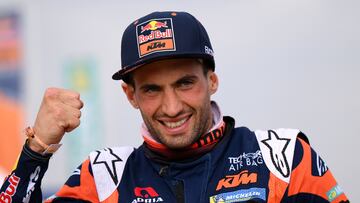 Argentine biker Kevin Benavides reacts at the end of Stage 13 of the Dakar 2023 between Saybah and al-Hofuf, in Saudi Arabia, on January 14, 2023. (Photo by FRANCK FIFE / AFP)