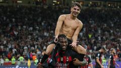 MILAN, ITALY - OCTOBER 08: Brahim Diaz of AC Milan celebrates with team mate Rafael Leao after scoring to give the side a 2-0 lead during the Serie A match between AC Milan and Juventus at Stadio Giuseppe Meazza on October 08, 2022 in Milan, Italy. (Photo by Jonathan Moscrop/Getty Images)