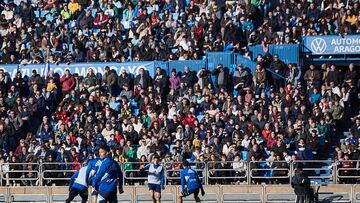 Unos 3.000 aficionados se han dado cita en La Romareda para presenciar el entrenamiento del Real Zaragoza.