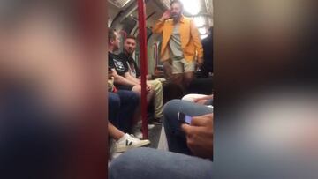 ¡Empujaron y sacaron del metro a un hincha ebrio del Chelsea!