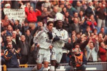 Celebrando un gol Raúl en el Real Madrid.