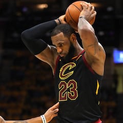 Otra vez LeBron (44): supera a Kareem y pone el 2-2