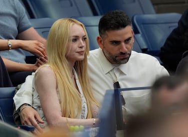La actriz Lindsay Lohan y su esposo Bader Shammas, antes del partido final entre el italiano Jannik Sinner y el español Carlos Alcaraz.