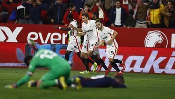 Sarabia celebra su gol.