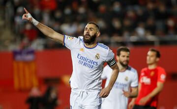 0-2. Karim Benzema celebra el segundo que marca de penalti.