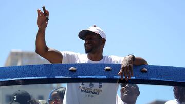 OAKLAND, CA - JUNE 12: Andre Iguodala #9 of the Golden State Warriors celebrates during the Golden State Warriors Victory Parade on June 12, 2018 in Oakland, California. The Golden State Warriors beat the Cleveland Cavaliers 4-0 to win the 2018 NBA Finals. NOTE TO USER: User expressly acknowledges and agrees that, by downloading and or using this photograph, User is consenting to the terms and conditions of the Getty Images License Agreement.   Justin Sullivan/Getty Images/AFP
 == FOR NEWSPAPERS, INTERNET, TELCOS &amp; TELEVISION USE ONLY ==